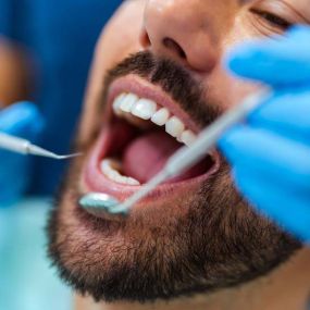 Безкоштовний огляд у стоматолога-терапевта від стоматології «Три Зуб»