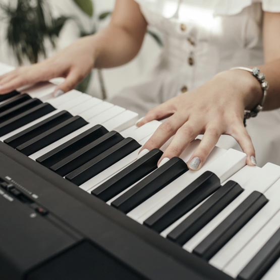 1 безкоштовний урок з гри на фортепіано від музичної студії «Нота» 